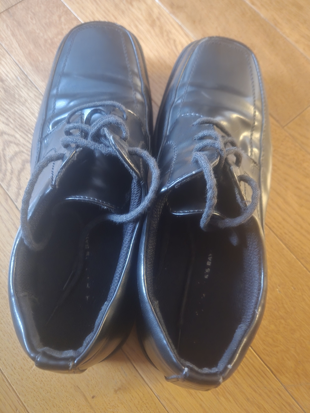 Men’s Black Lace-Up Derby Shoes